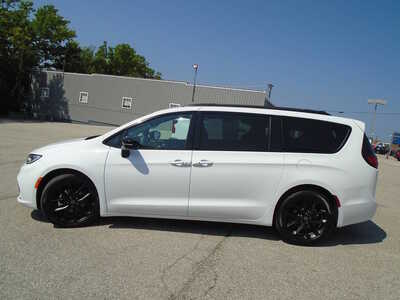 2025 Chrysler Pacifica, $34530. Photo 4