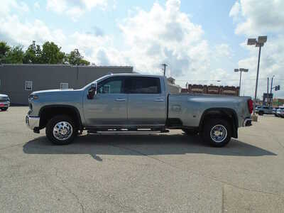 2024 Chevrolet 3500 Crew Cab, $0. Photo 4