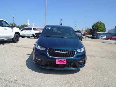 2025 Chrysler Pacifica, $30030. Photo 2