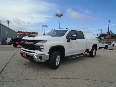 2024 Chevrolet 2500 Crew Cab, $54030. Photo 3