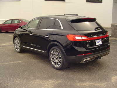 2018 Lincoln MKX, $35975. Photo 2