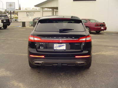 2018 Lincoln MKX, $35975. Photo 3