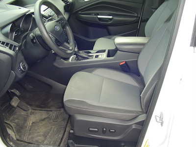 2017 Ford Escape, $10650. Photo 7