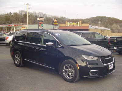2022 Chrysler Pacifica, $27900. Photo 2