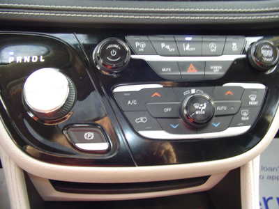 2022 Chrysler Pacifica, $27900. Photo 11