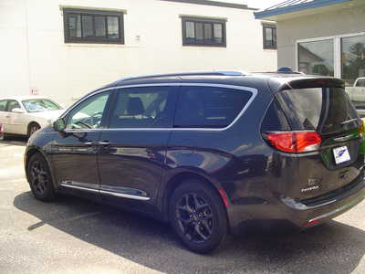 2019 Chrysler Pacifica, $21975. Photo 3
