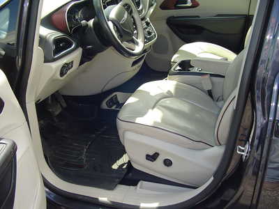 2019 Chrysler Pacifica, $21975. Photo 7