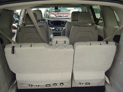 2019 Chrysler Pacifica, $21975. Photo 9