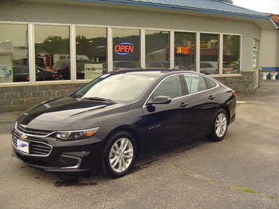 2017 Chevrolet Malibu, $12925. Photo 2