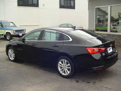 2017 Chevrolet Malibu, $12925. Photo 3