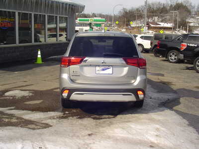 2019 Mitsubishi Outlander, $13900. Photo 3
