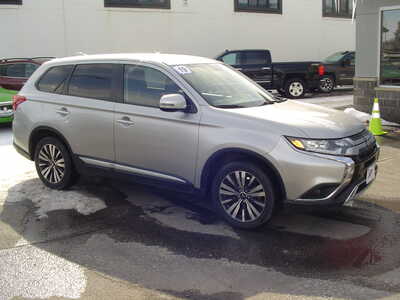 2019 Mitsubishi Outlander, $13900. Photo 5