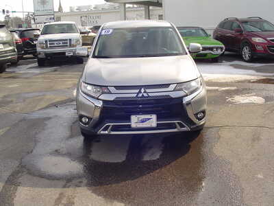 2019 Mitsubishi Outlander, $13900. Photo 6