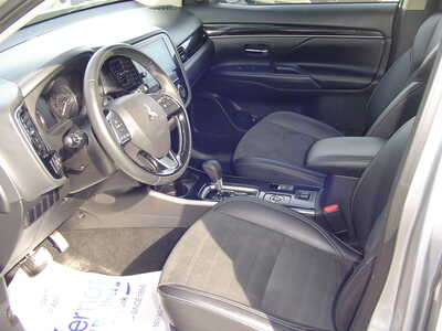 2019 Mitsubishi Outlander, $13900. Photo 8