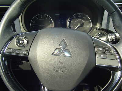 2019 Mitsubishi Outlander, $13900. Photo 11