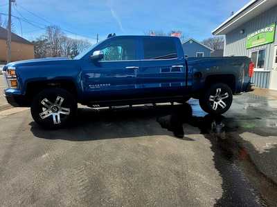 2015 Chevrolet 1500 Crew Cab, $33995. Photo 3