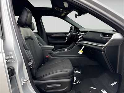 2025 Jeep Grand Cherokee, $41724. Photo 10
