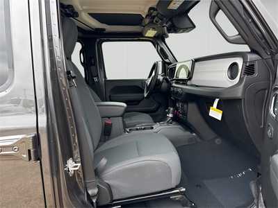 2024 Jeep Gladiator, $42633. Photo 9