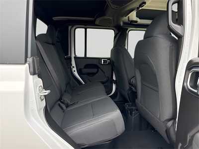 2024 Jeep Gladiator, $42187. Photo 10