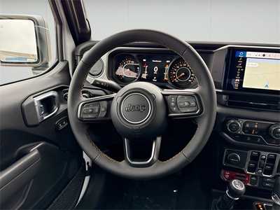 2024 Jeep Gladiator, $42187. Photo 12
