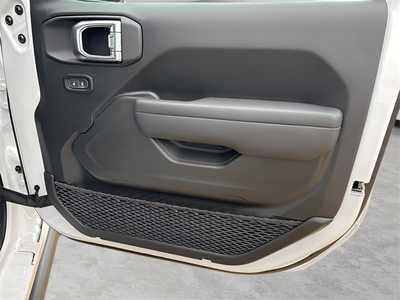 2024 Jeep Gladiator, $42187. Photo 9