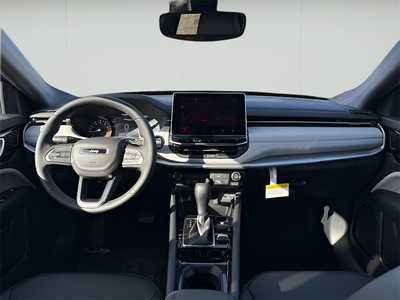 2025 Jeep Compass, $31630. Photo 12