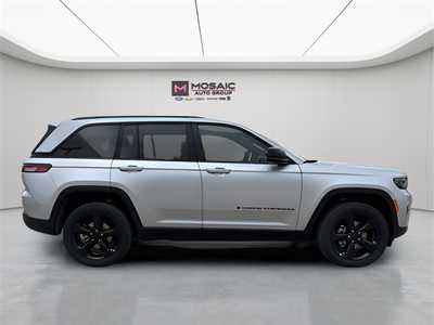 2025 Jeep Grand Cherokee, $44338. Photo 2