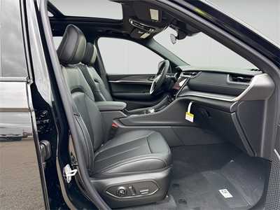 2025 Jeep Grand Cherokee, $48082. Photo 10