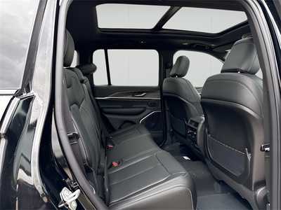 2025 Jeep Grand Cherokee, $48082. Photo 11