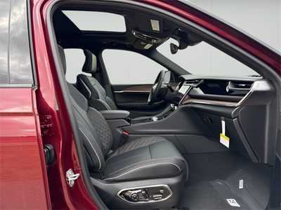 2025 Jeep Grand Cherokee, $62744. Photo 10