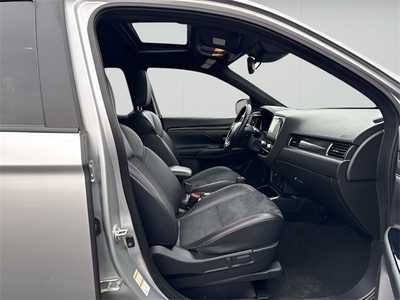 2020 Mitsubishi Outlander, $14490. Photo 10