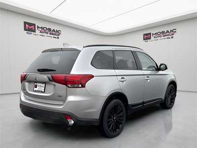 2020 Mitsubishi Outlander, $14490. Photo 3