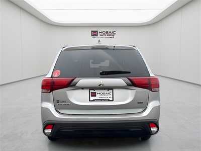 2020 Mitsubishi Outlander, $14490. Photo 4