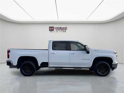 2020 Chevrolet 3500 Crew Cab, $43990. Photo 2