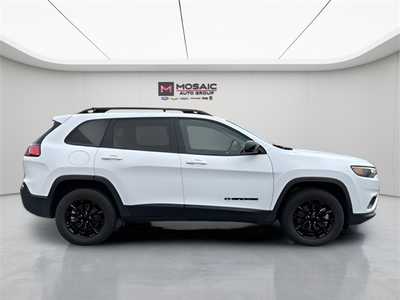 2023 Jeep Cherokee, $22990. Photo 2