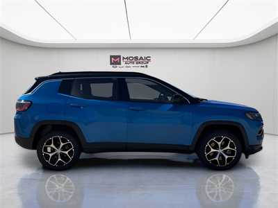 2024 Jeep Compass, $25990. Photo 2