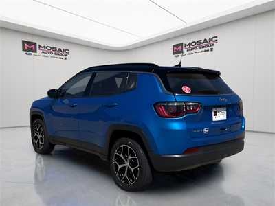 2024 Jeep Compass, $25990. Photo 5