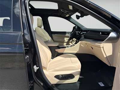 2025 Jeep Grand Cherokee, $50827. Photo 10