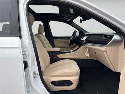 2025 Jeep Grand Cherokee, $43848. Photo 10