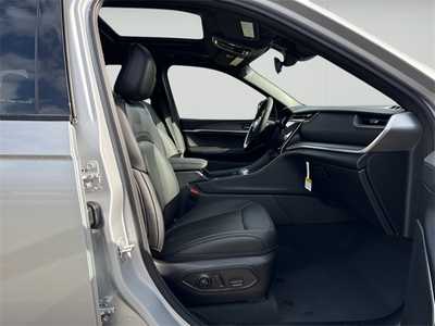 2025 Jeep Grand Cherokee, $48282. Photo 10