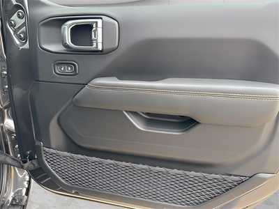 2025 Jeep Gladiator, $49597. Photo 9
