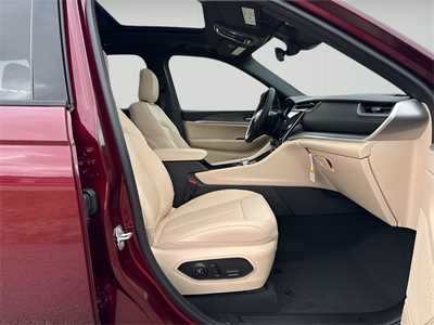 2025 Jeep Grand Cherokee, $44366. Photo 10