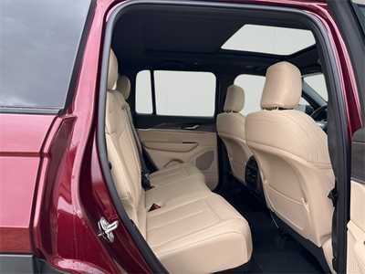 2025 Jeep Grand Cherokee, $44366. Photo 11
