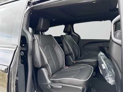 2025 Chrysler Pacifica, $52580. Photo 11