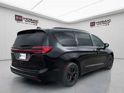 2025 Chrysler Pacifica, $52580. Photo 3