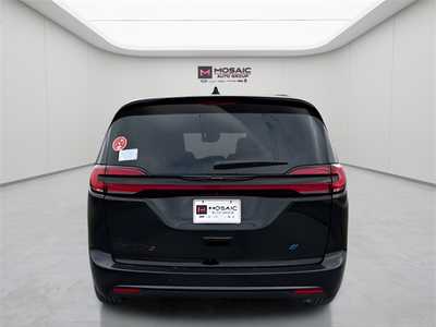 2025 Chrysler Pacifica, $52580. Photo 4