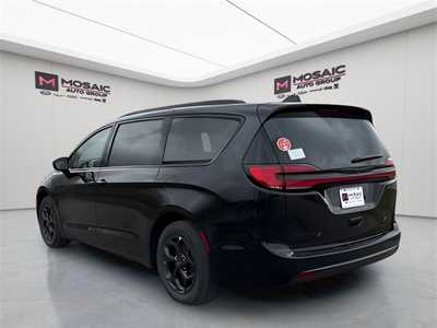 2025 Chrysler Pacifica, $52580. Photo 5