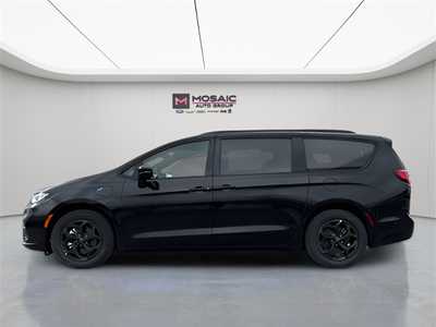 2025 Chrysler Pacifica, $52580. Photo 6