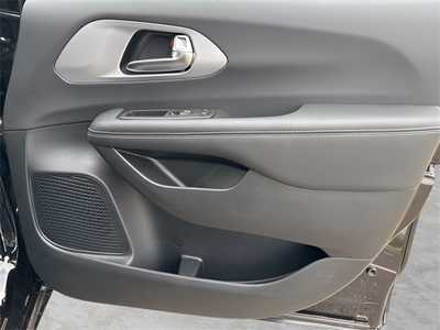 2025 Chrysler Pacifica, $52580. Photo 9