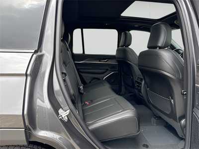 2025 Jeep Grand Cherokee, $48282. Photo 11